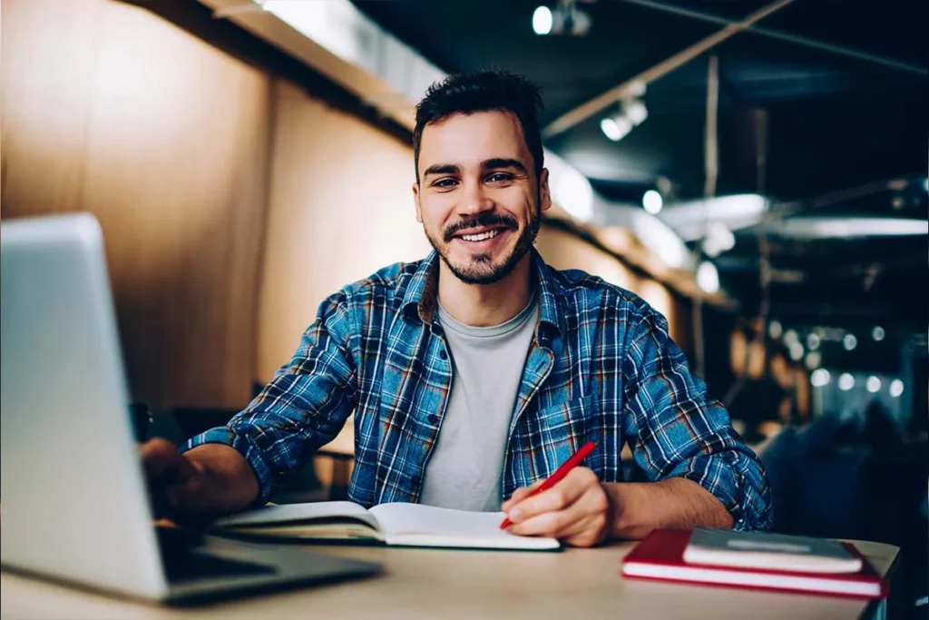 Faire un don à une association pour permettre à un étudiant d’avoir un PC