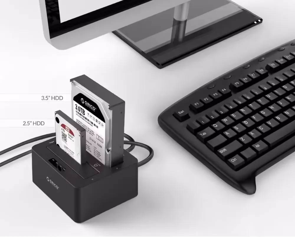 estación de acoplamiento para clonar un disco duro en una unidad SSD