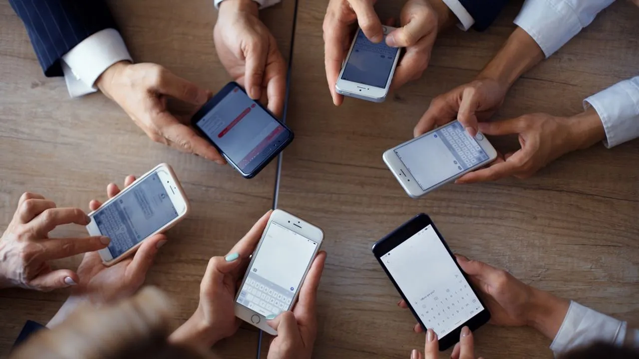 Según un estudio reciente, el 38% de los franceses utiliza las redes sociales varias veces al día.