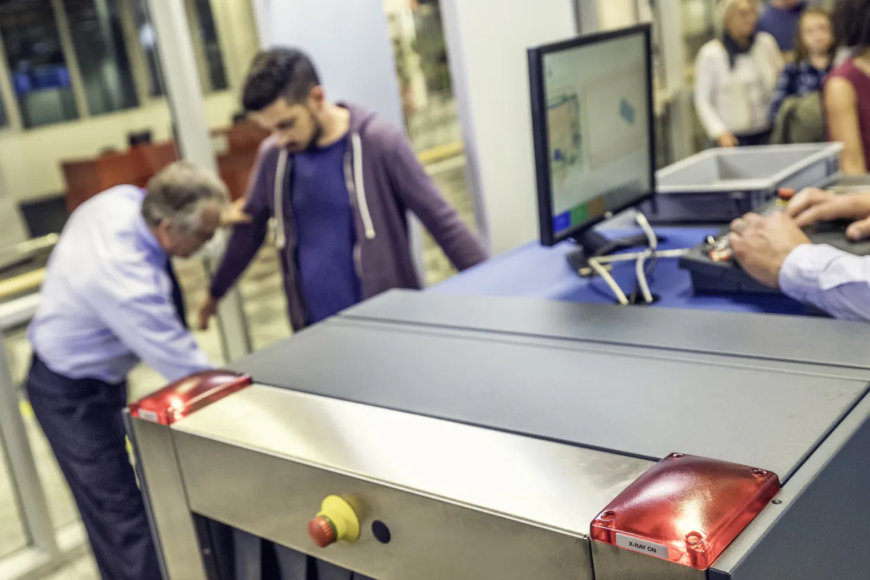 airport security for laptops