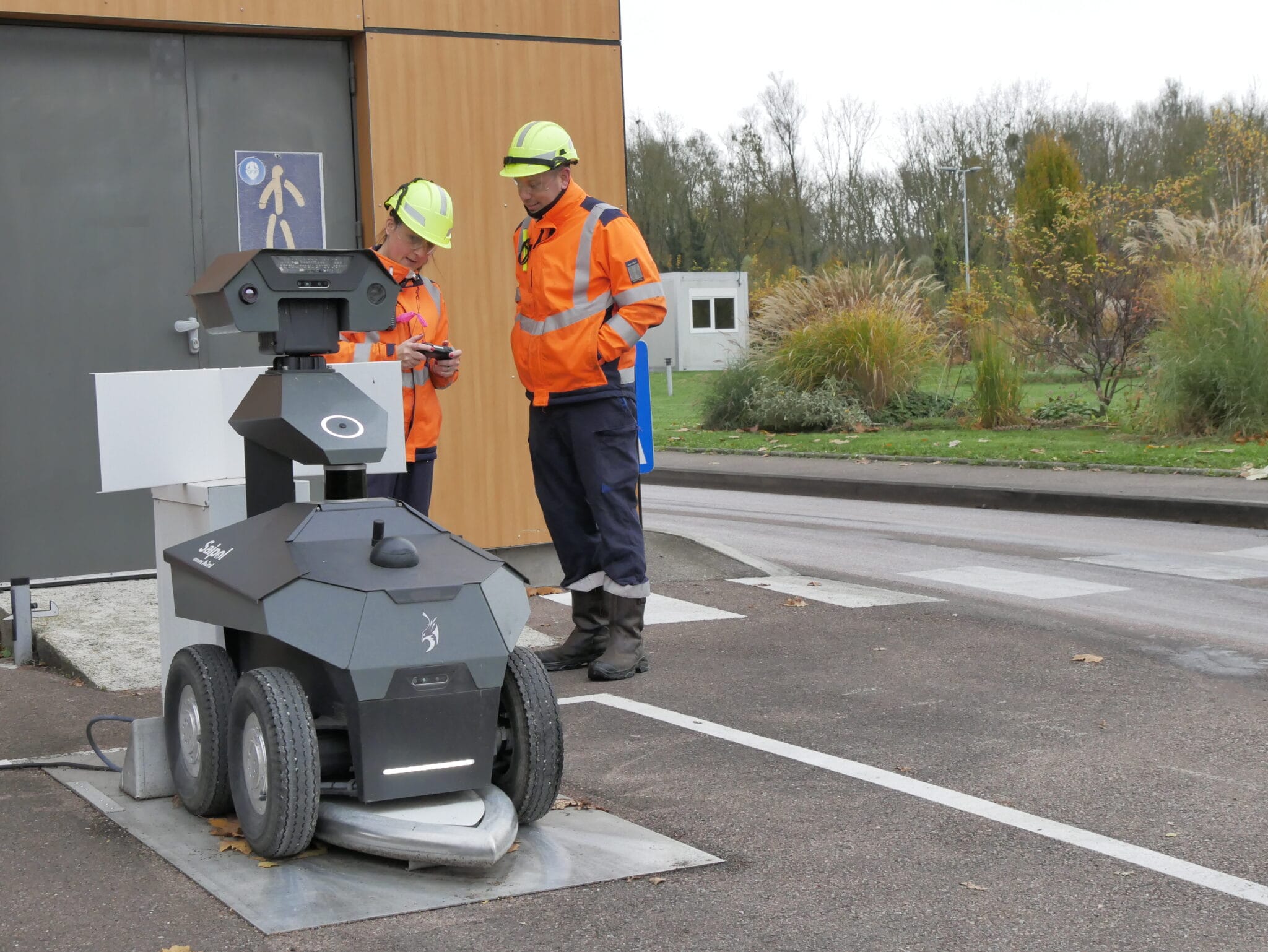 GR100 Robot de surveillance extérieur