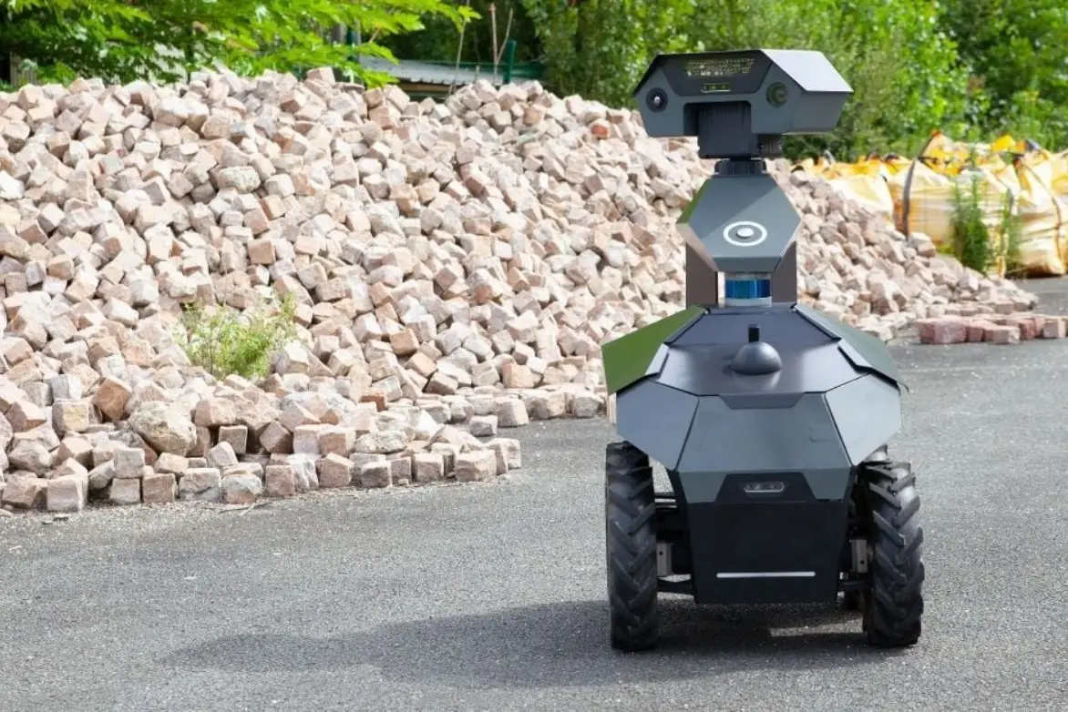 Vers une complémentarité entre l’homme et le robot de surveillance